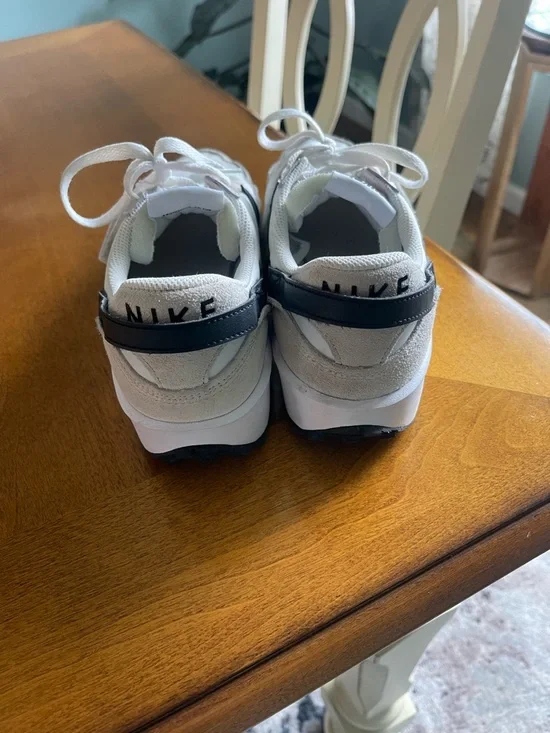 Nike White & Black Retro Runner Sneakers - Picture 2 of 4